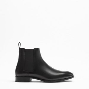 CHELSEA BOOTS